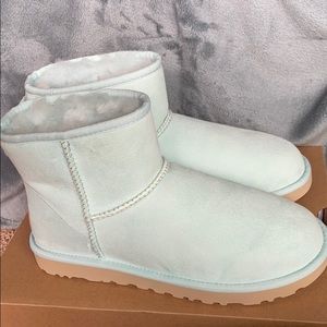 UGG Classic Mini